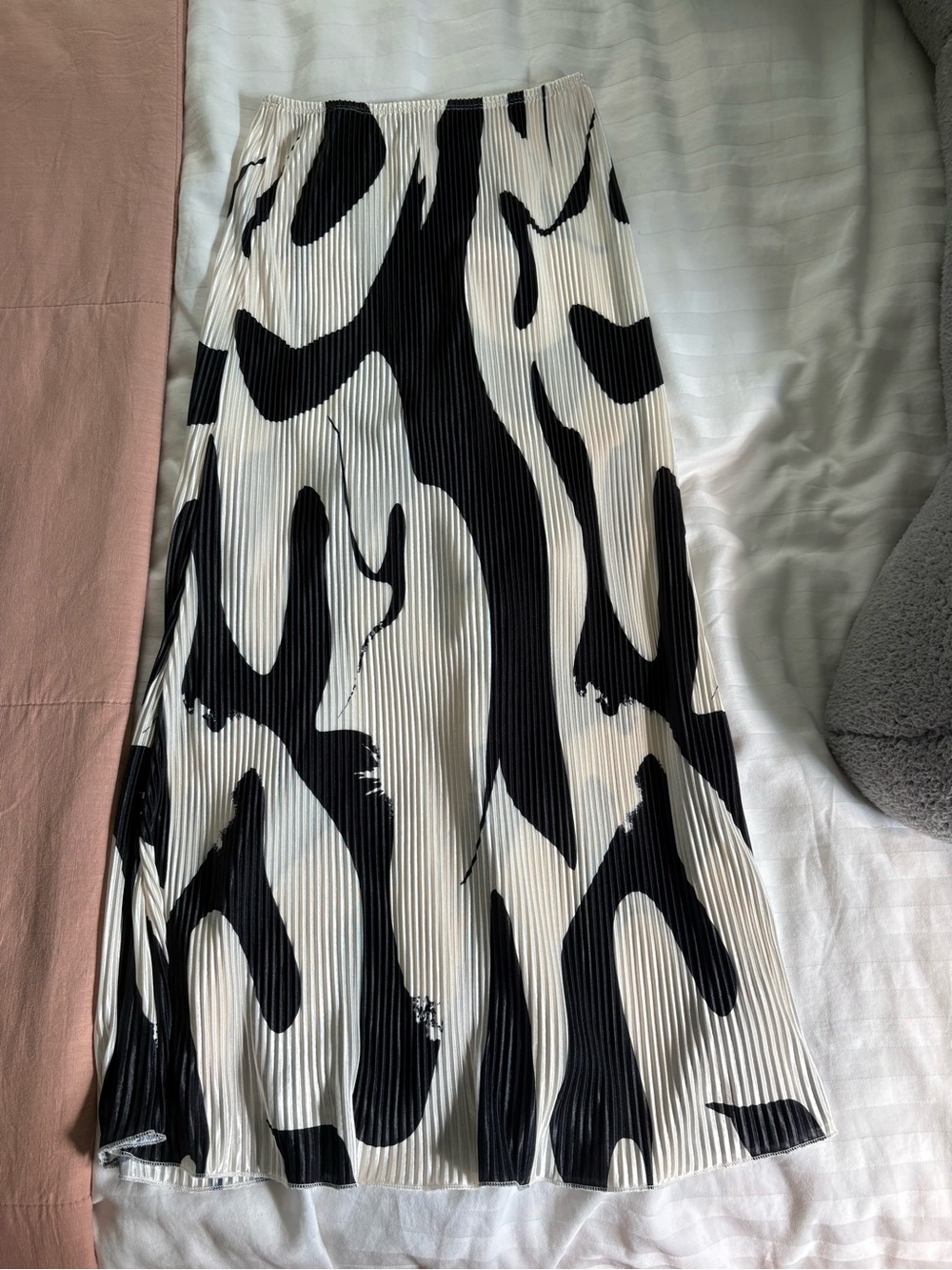 SHEIN Black & White Pleated Maxi Skirt
